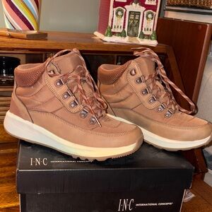 Universal Thread Women's Tan Lace-Up Boots